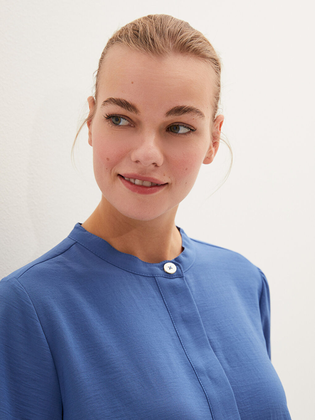 Tunika für Damen mit Stehkragen, geradem Schnitt, Rüschendetails und langen Ärmeln-2