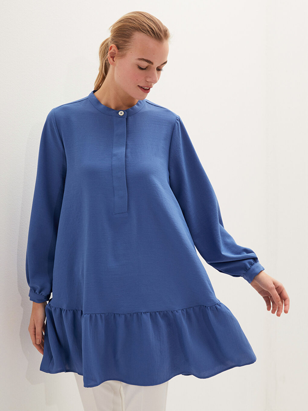 Tunika für Damen mit Stehkragen, geradem Schnitt, Rüschendetails und langen Ärmeln-4