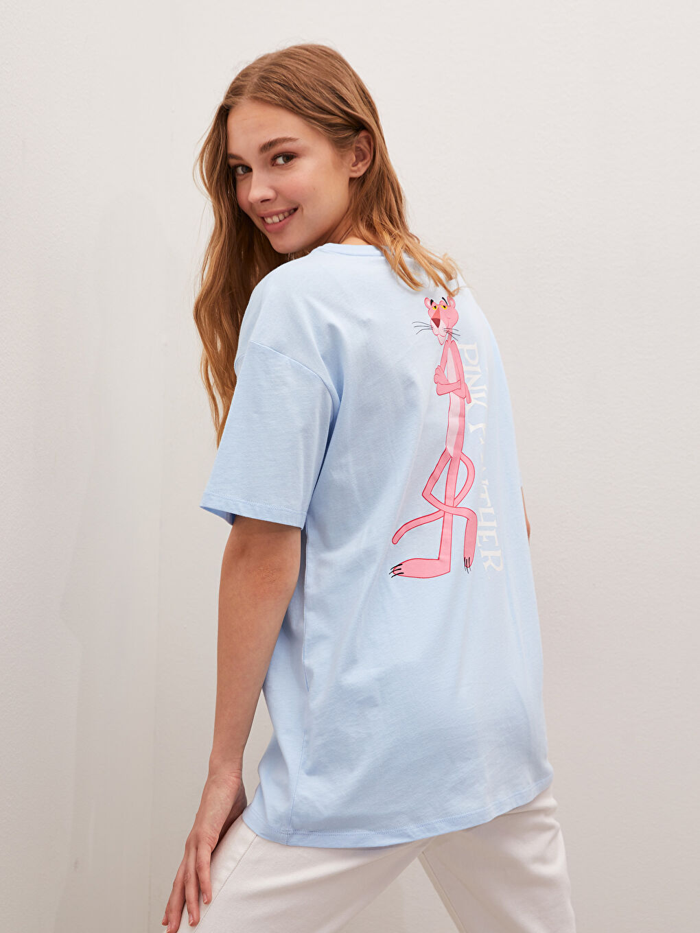 Lila Bisiklet Yaka Pembe Panter Baskılı Kısa Kollu Kadın Tişört