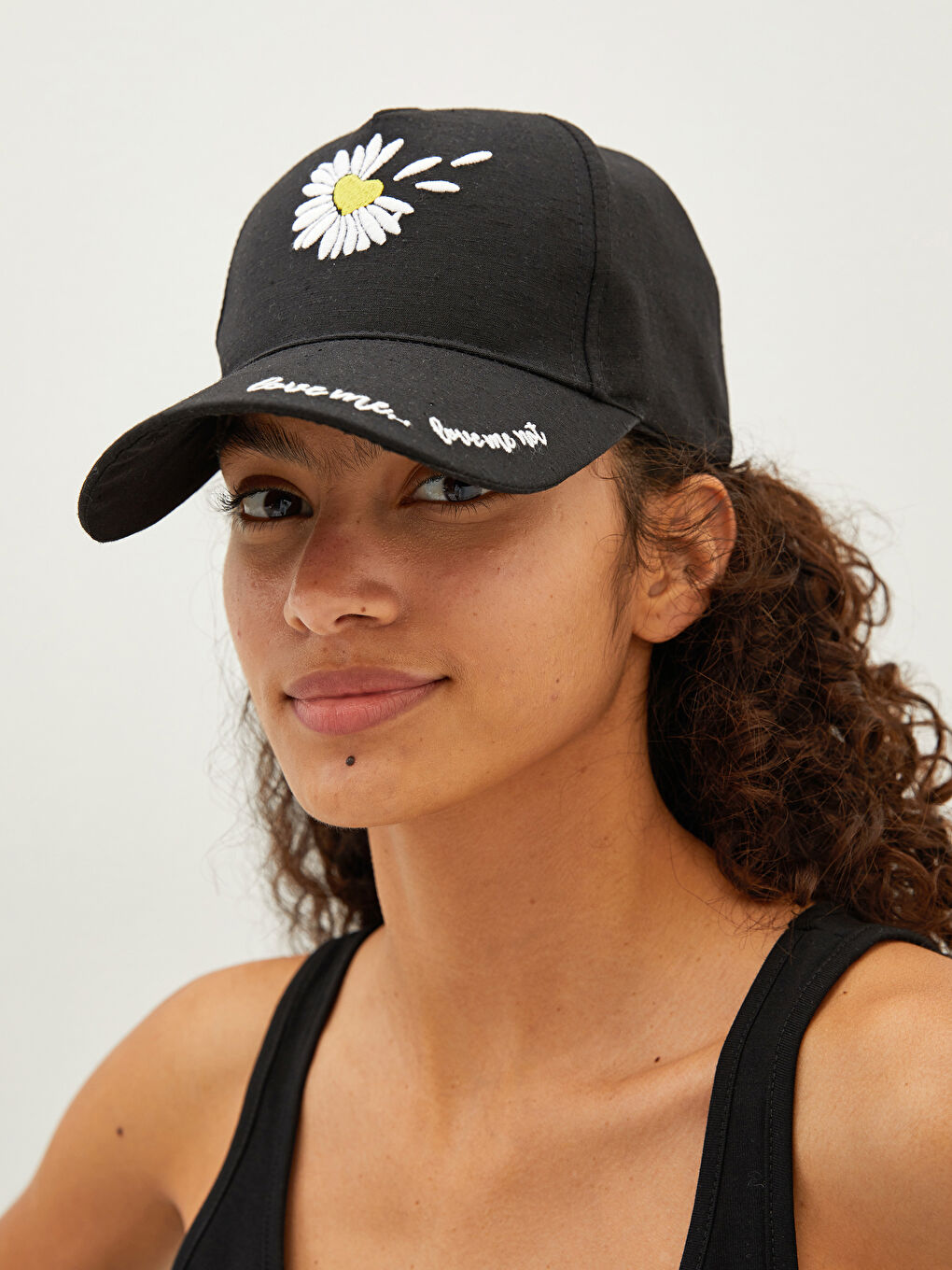 Siyah Doğa Dostu İşlemeli Kadın Kep Şapka