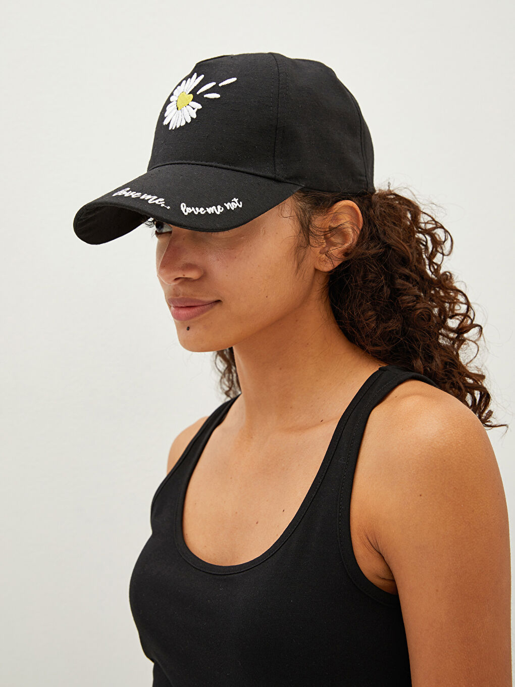 Siyah Doğa Dostu İşlemeli Kadın Kep Şapka-1