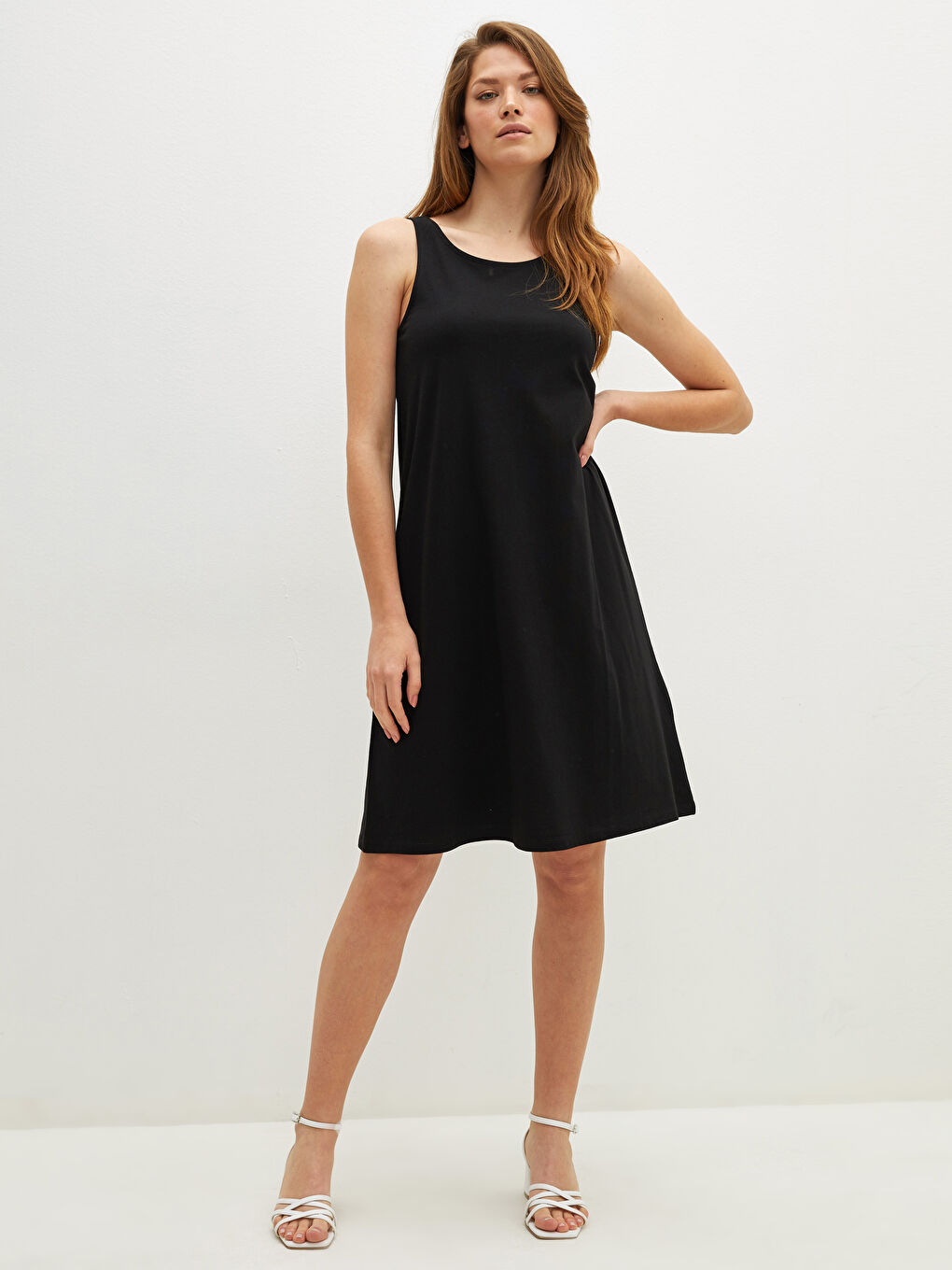 Siyah Bisiklet Yaka Düz Kolsuz A Kesim Kadın Elbise-1