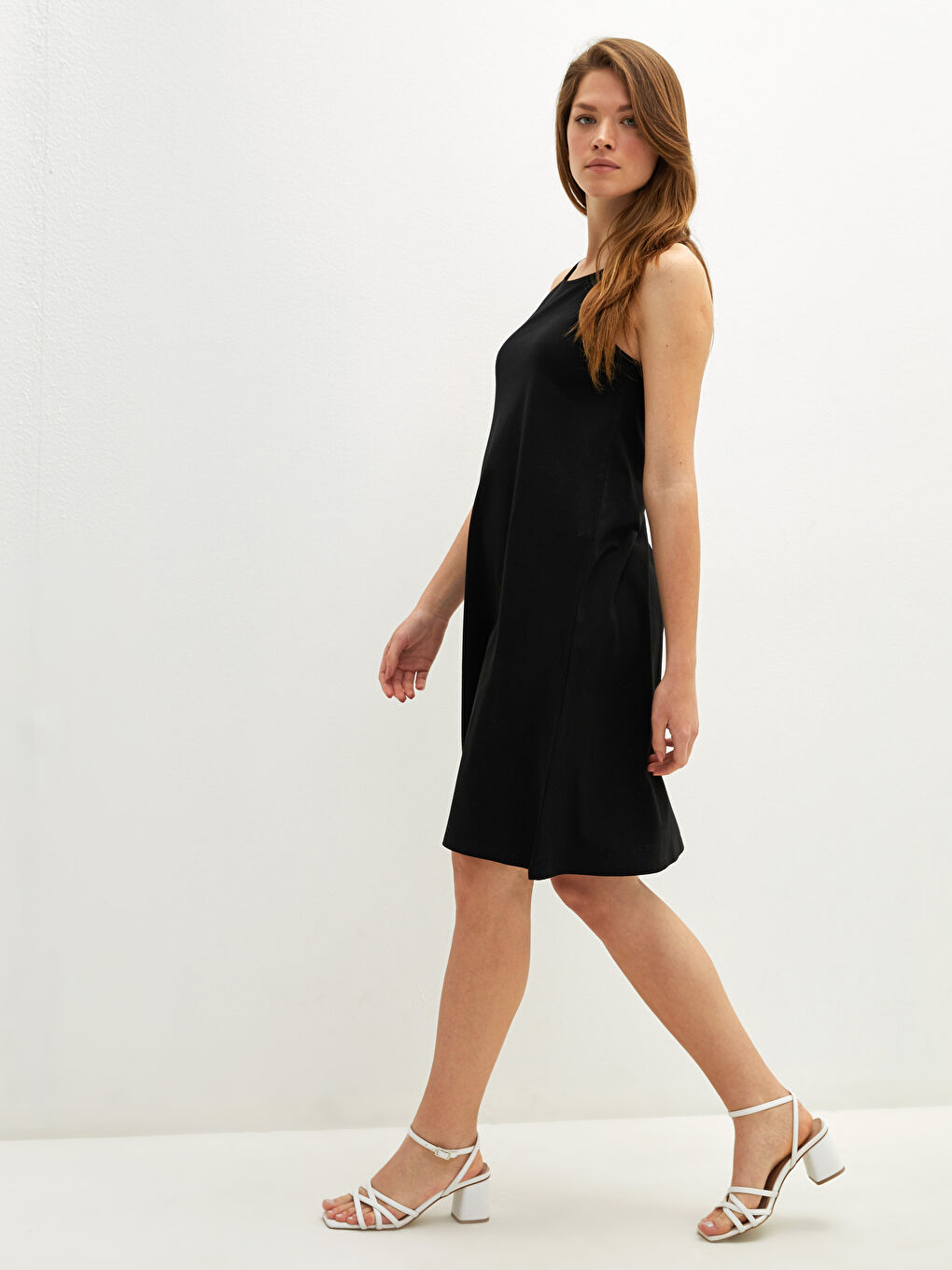 Siyah Bisiklet Yaka Düz Kolsuz A Kesim Kadın Elbise-2