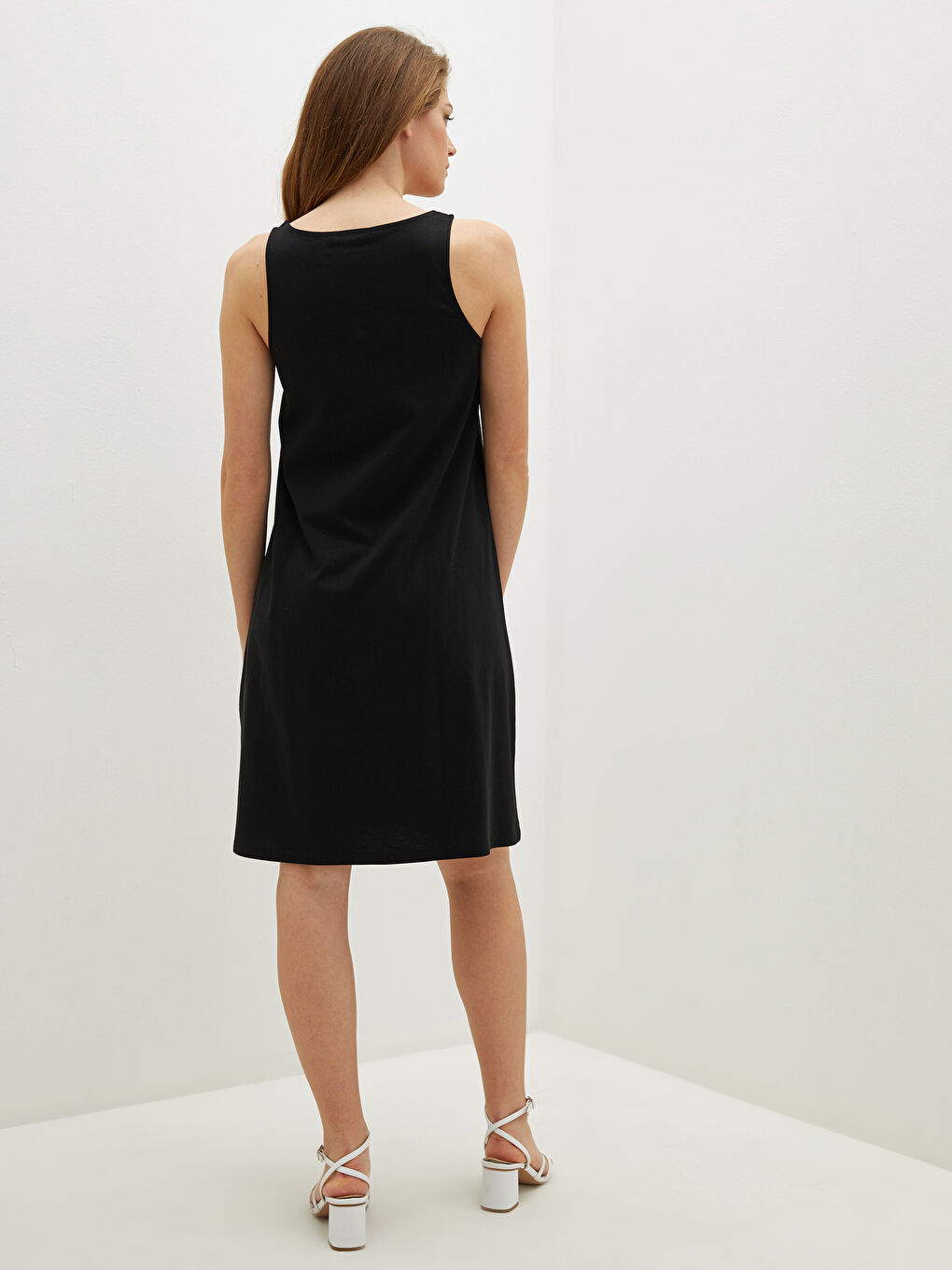 Siyah Bisiklet Yaka Düz Kolsuz A Kesim Kadın Elbise-3