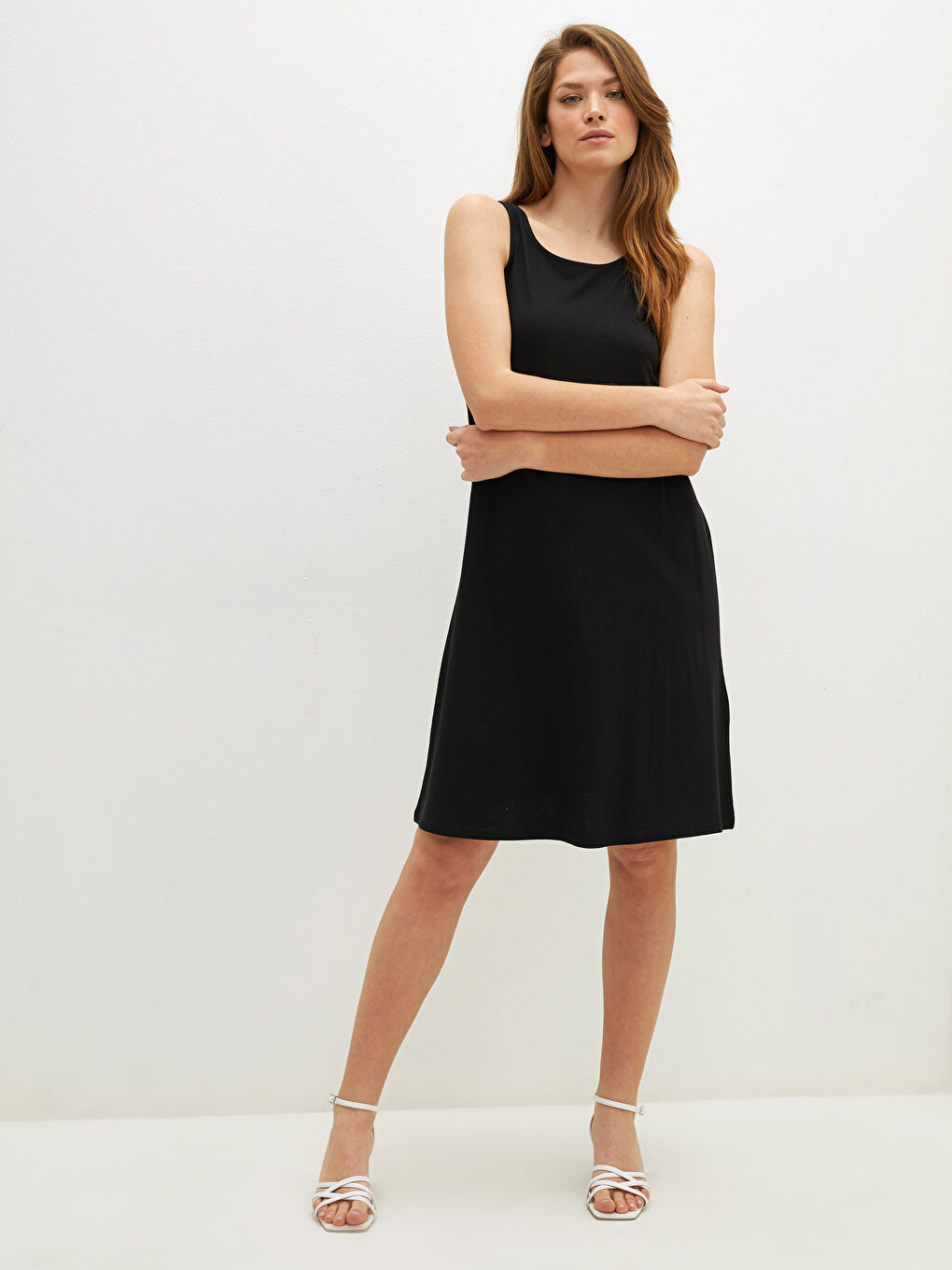 Siyah Bisiklet Yaka Düz Kolsuz A Kesim Kadın Elbise