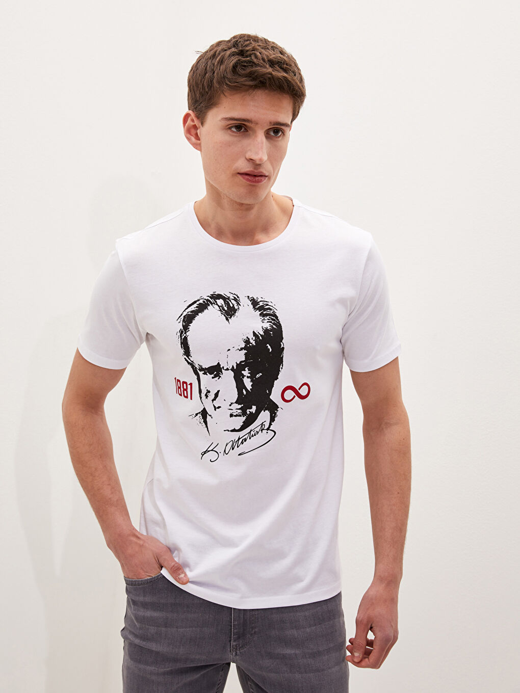 Beyaz Bisiklet Yaka Kısa Kollu Atatürk Baskılı Penye Erkek Tişört
