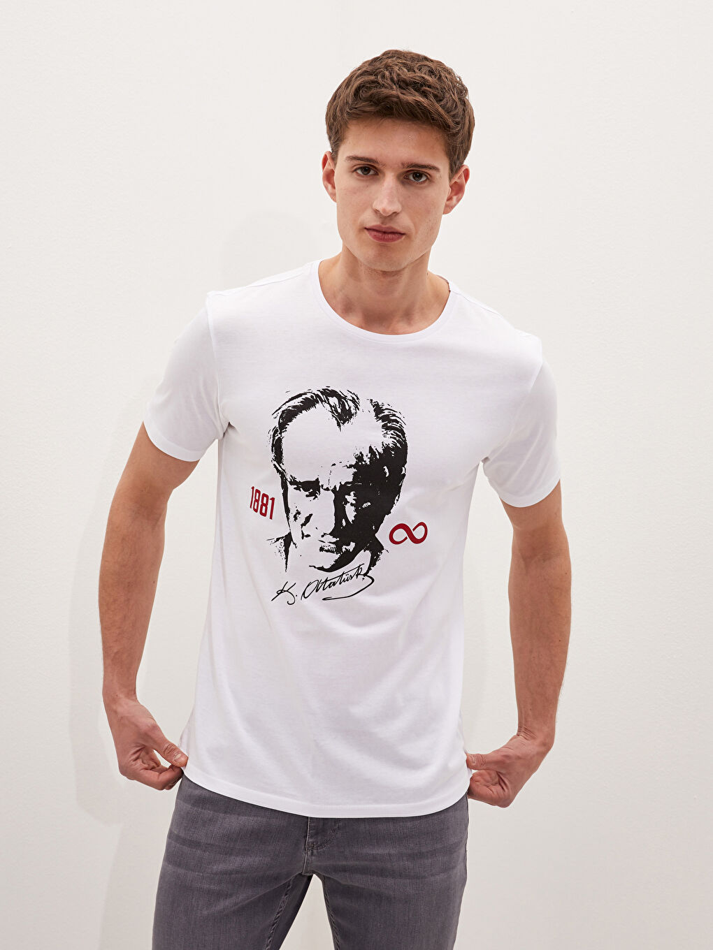 Beyaz Bisiklet Yaka Kısa Kollu Atatürk Baskılı Penye Erkek Tişört-1