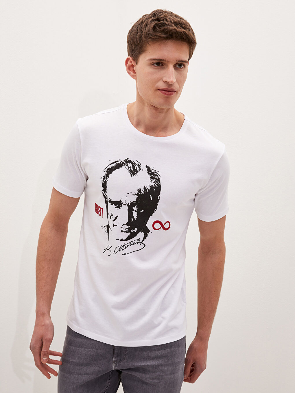 Beyaz Bisiklet Yaka Kısa Kollu Atatürk Baskılı Penye Erkek Tişört-2