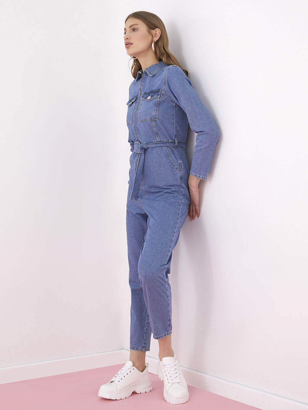 Salopetă din Denim cu Guler de Cămașă, Detalii Buzunar, Curea în Talie, Mânecă Lungă pentru Femei-2