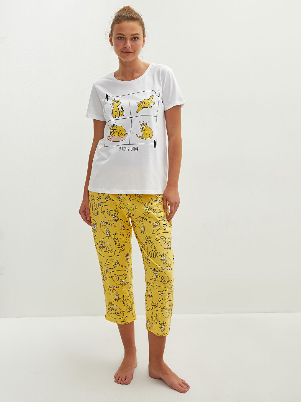 Beyaz Bisiklet Yaka Baskılı Kısa Kollu Pamuklu Kadın Pijama Takımı