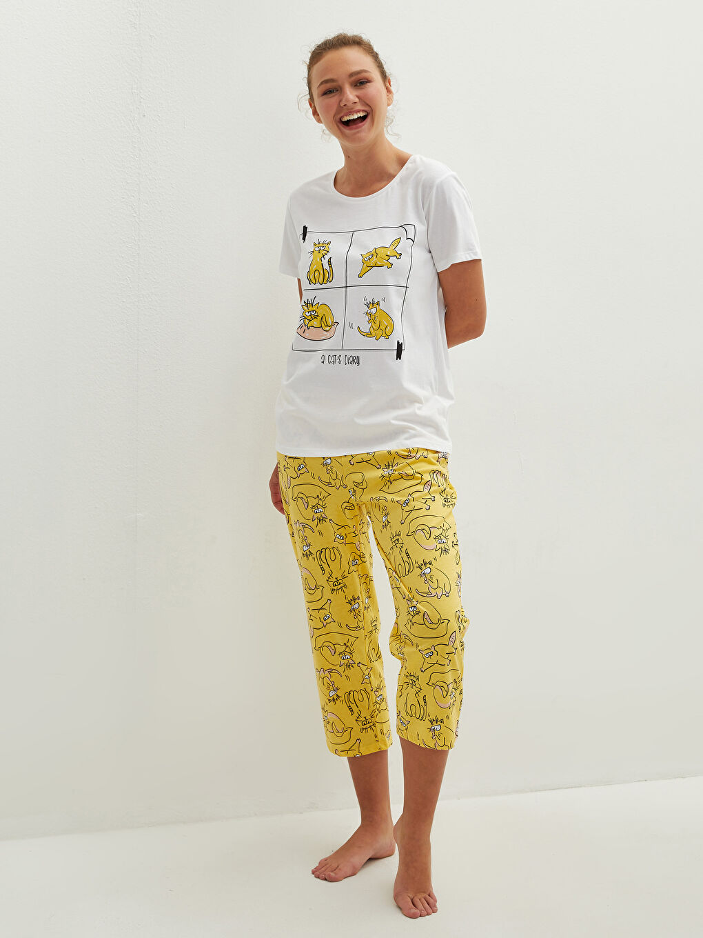 Beyaz Bisiklet Yaka Baskılı Kısa Kollu Pamuklu Kadın Pijama Takımı-1