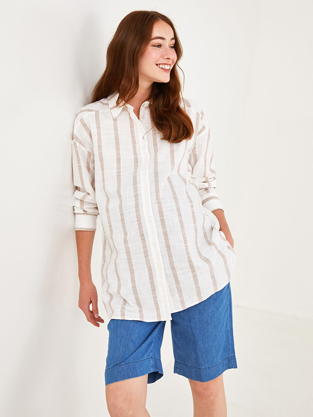 شورت جينز حوامل بجيوب وتفاصيل خصر مطاطي-2