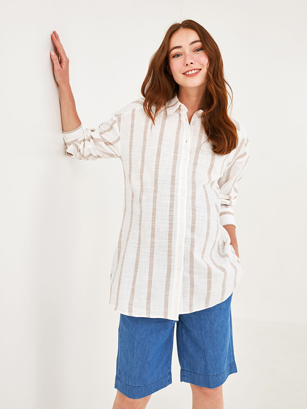 شورت جينز حوامل بجيوب وتفاصيل خصر مطاطي-3