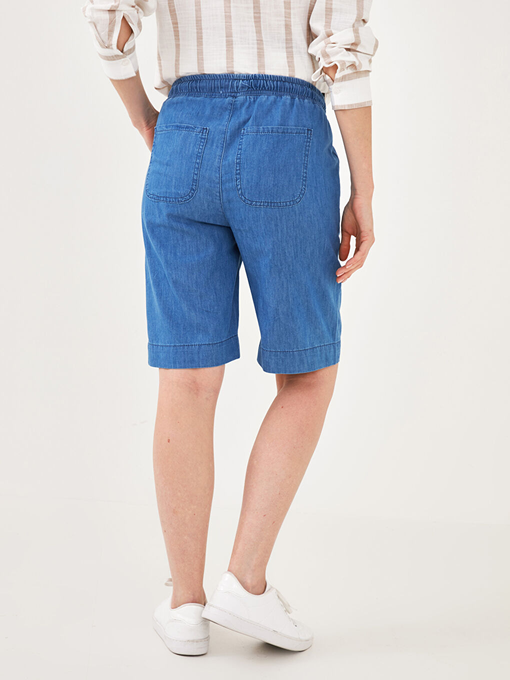 شورت جينز حوامل بجيوب وتفاصيل خصر مطاطي-5