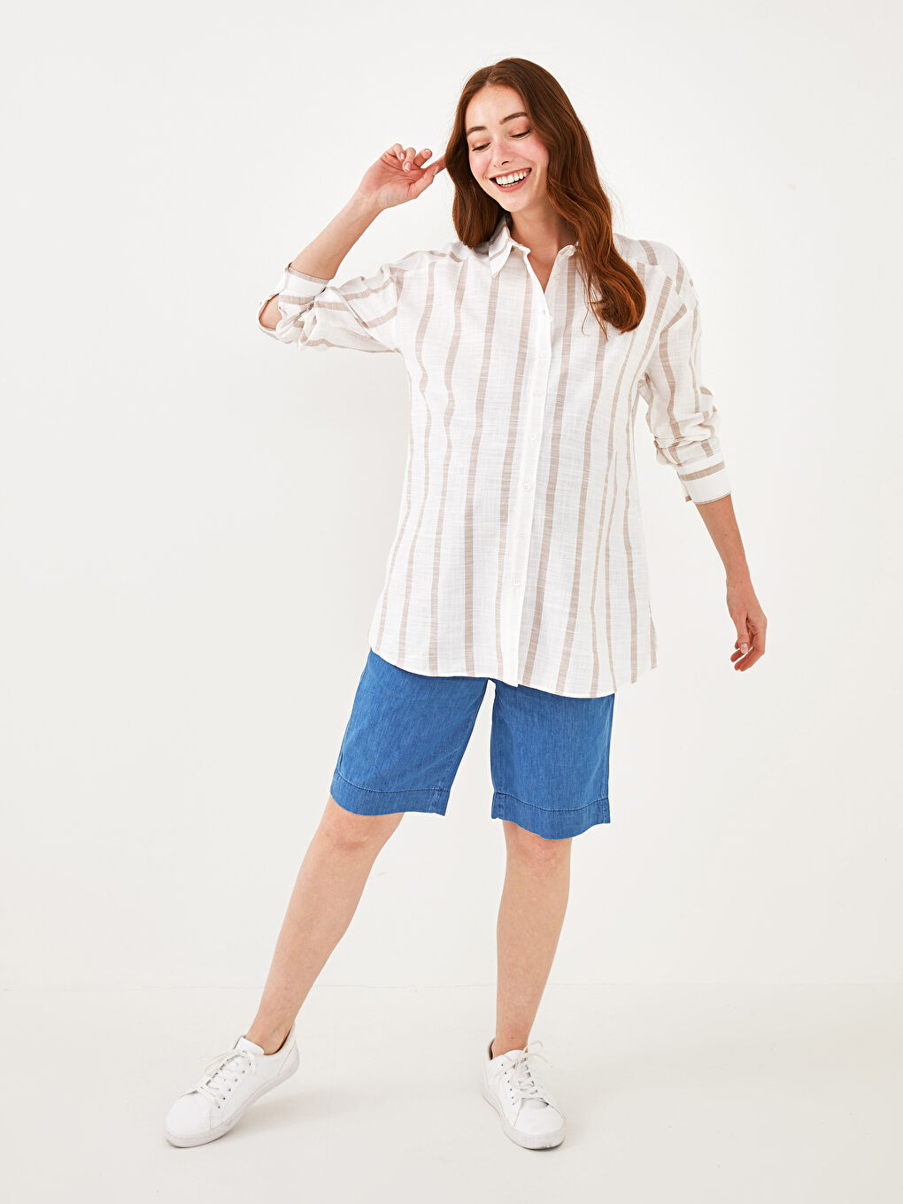 شورت جينز حوامل بجيوب وتفاصيل خصر مطاطي-1