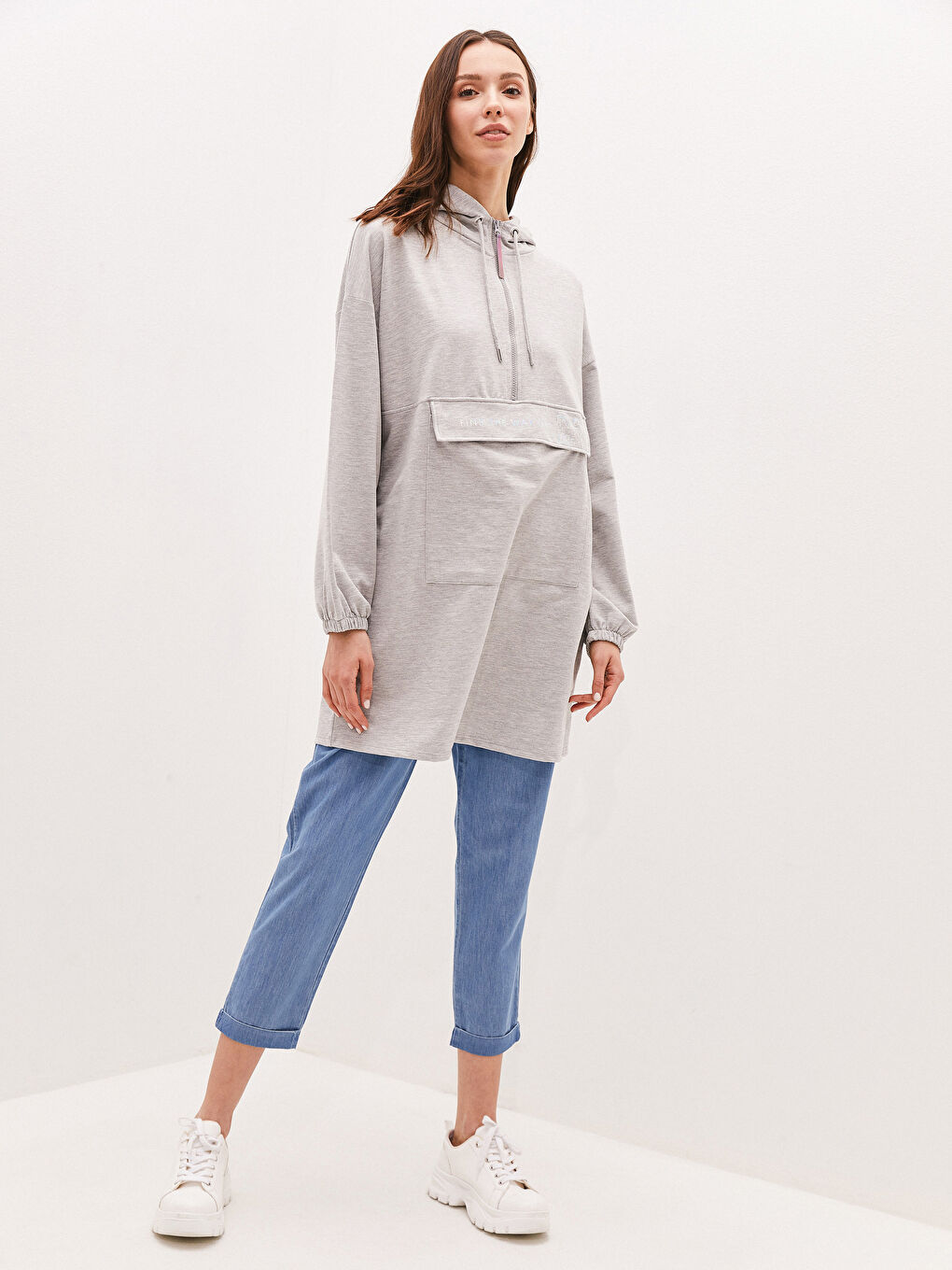 Gri Kapüşon Yaka Baskılı Uzun Kollu Pamuklu Kadın Sweatshirt Tunik-2