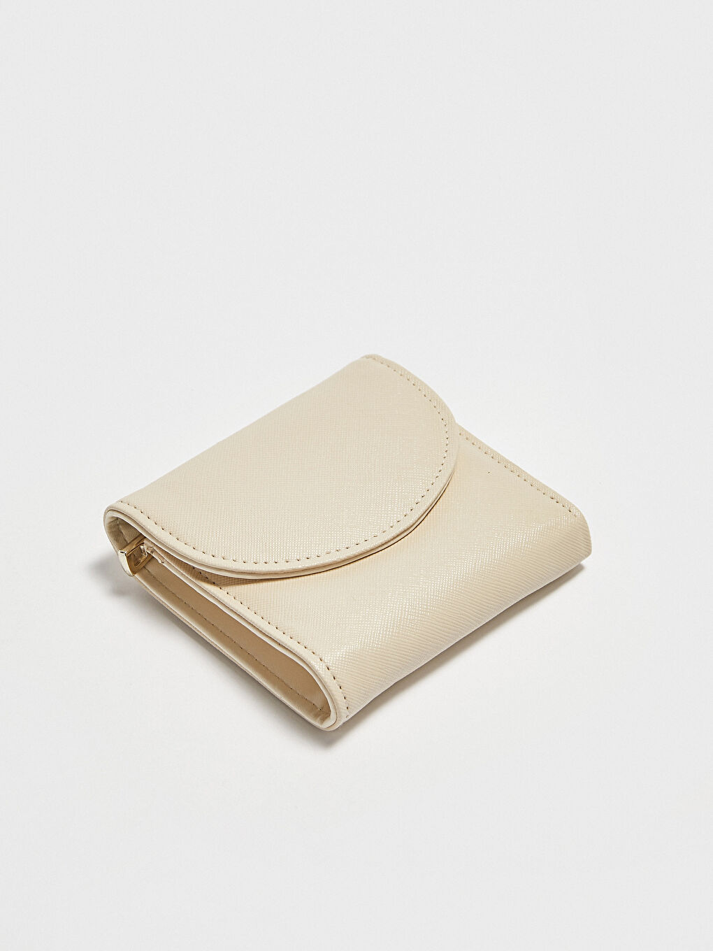 Bej Deri Görünümlü Kapaklı Kadın Cüzdan