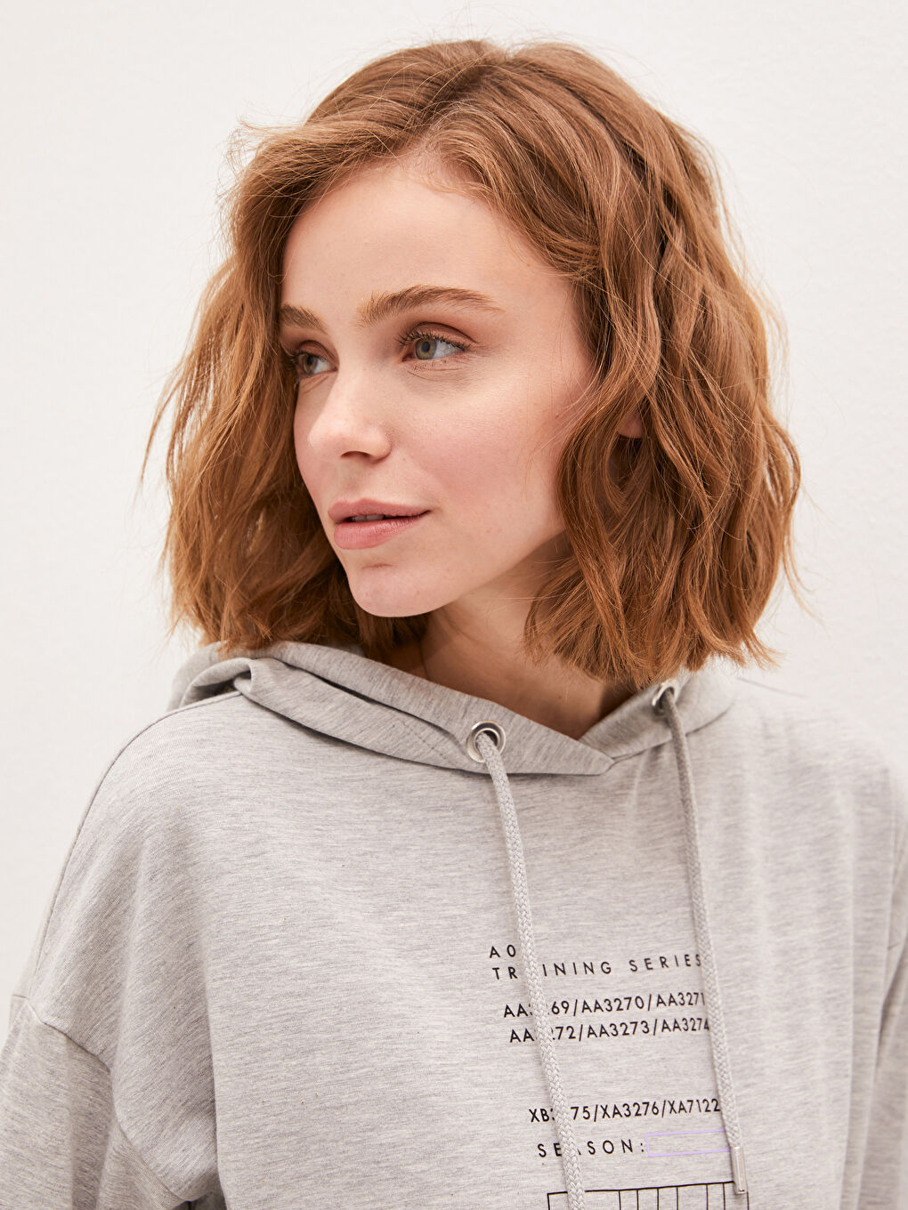 Gri Kapüşon Yaka Baskılı Uzun Kollu Kadın Tunik-3