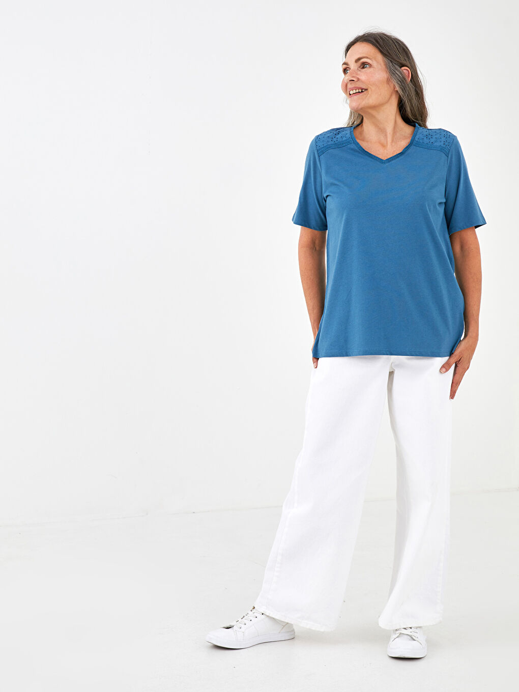 V-Neck Embroidered Short Sleeve Women's Blouse -S1H054Z8-HAS