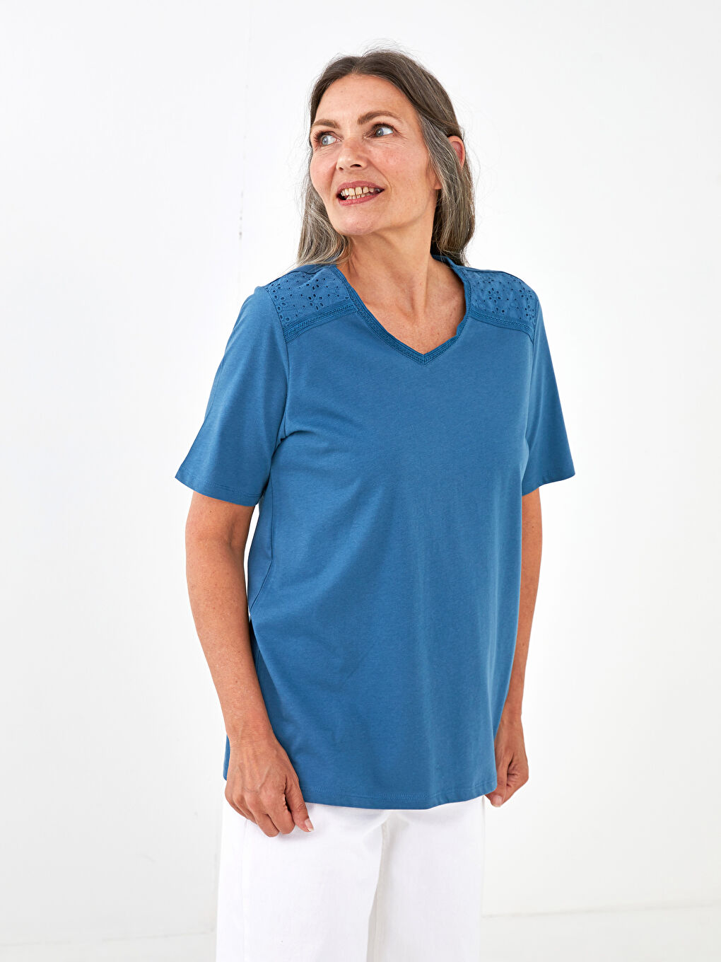 V-Neck Embroidered Short Sleeve Women's Blouse -S1H054Z8-HAS