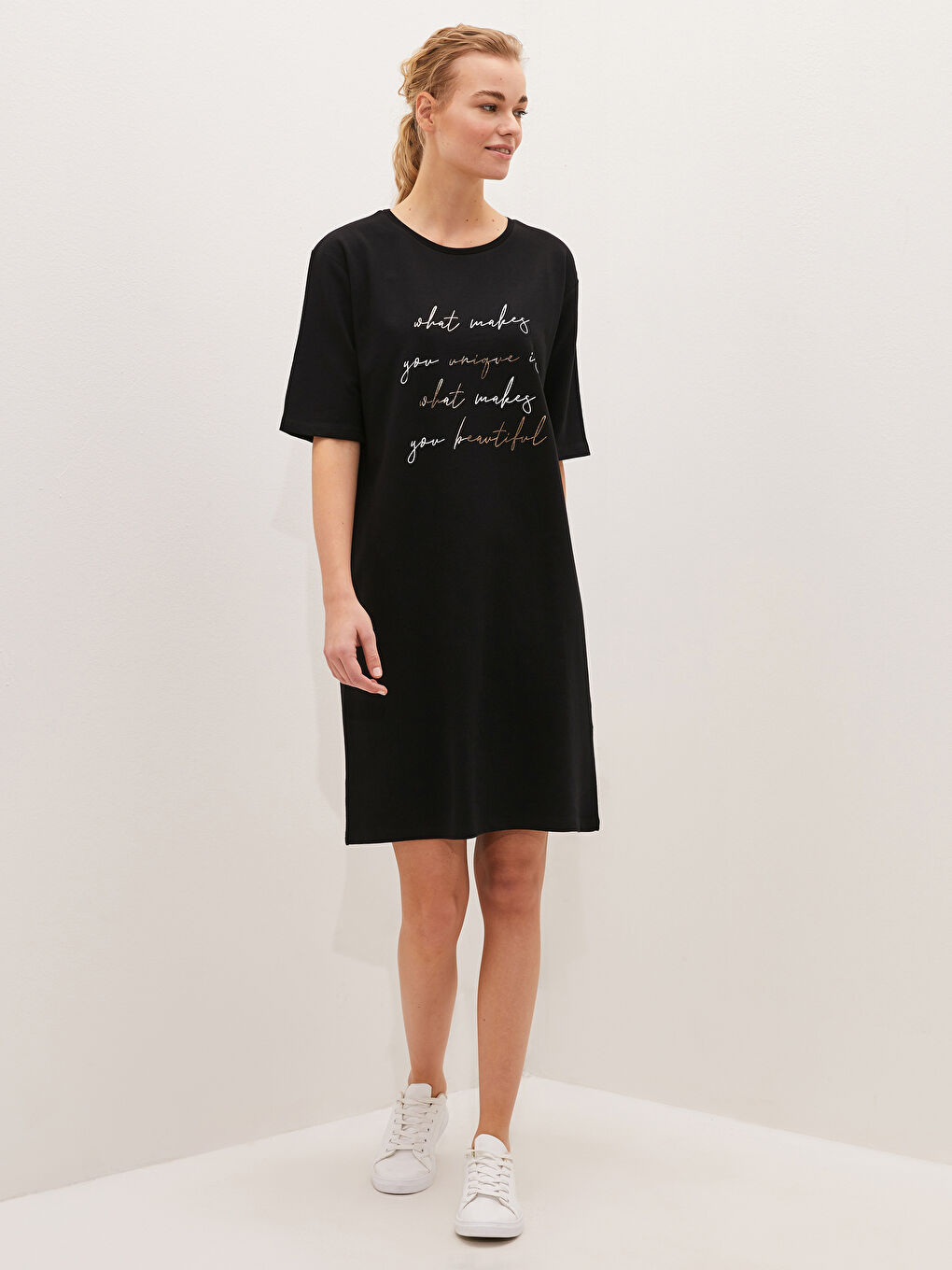 Siyah Bisiklet Yaka Baskılı Kısa Kollu Kadın Elbise-1