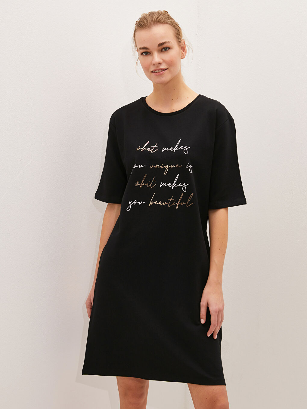 Siyah Bisiklet Yaka Baskılı Kısa Kollu Kadın Elbise-3