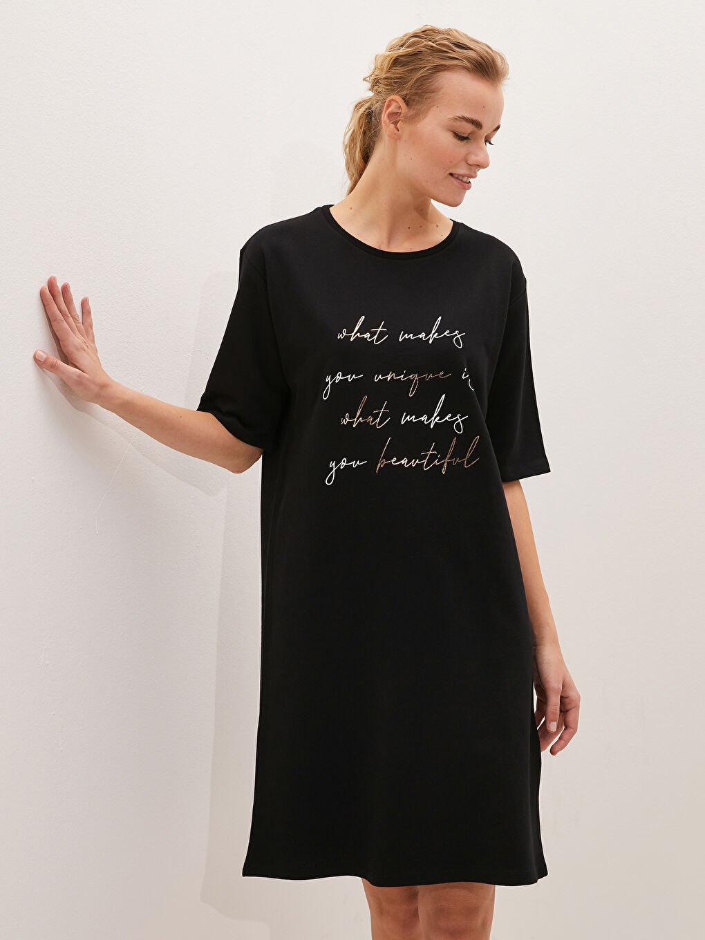 Siyah Bisiklet Yaka Baskılı Kısa Kollu Kadın Elbise-4