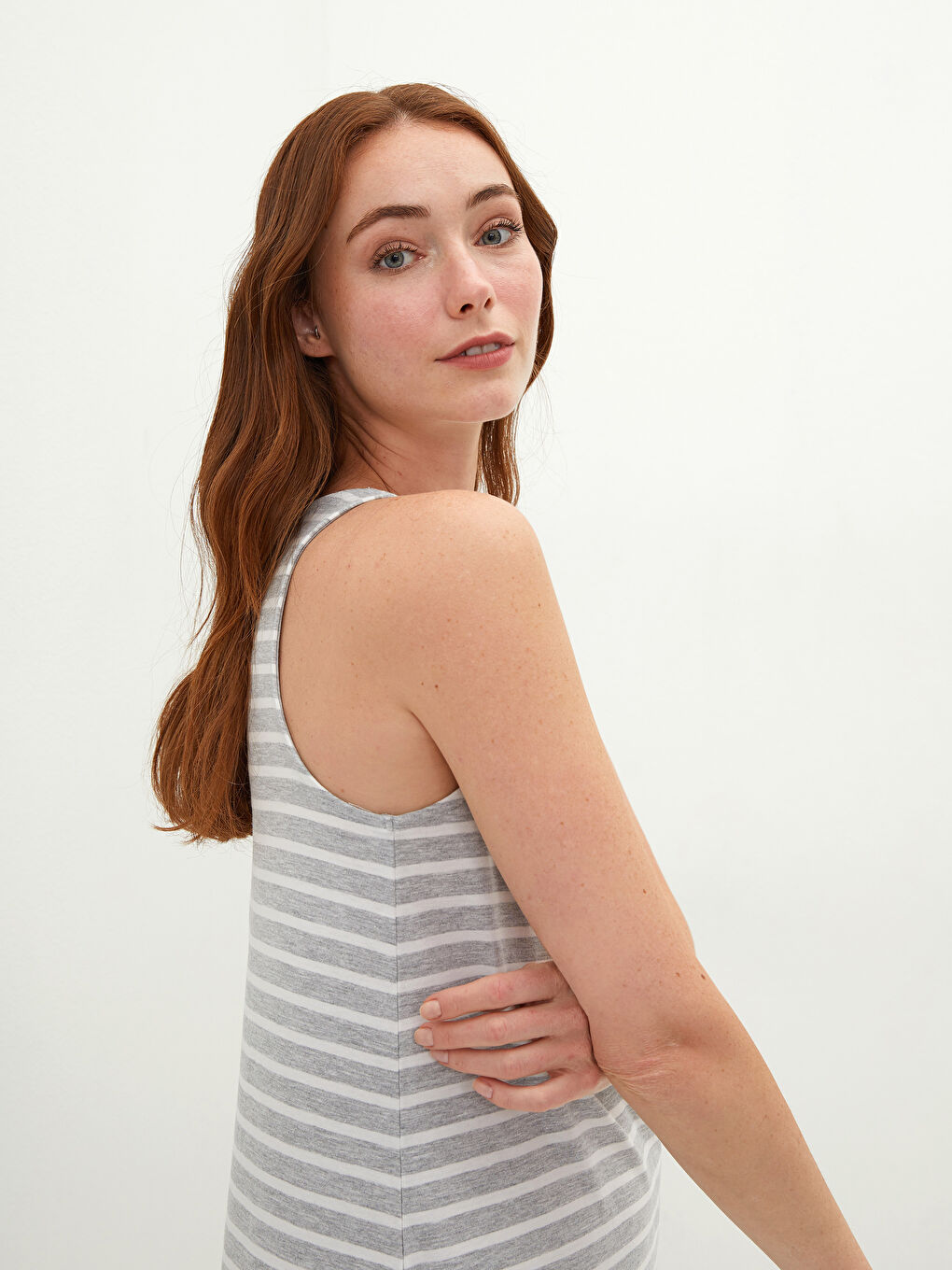 Robe Femme en Coton Rayée à Fines Bretelles avec Encolure en U-2