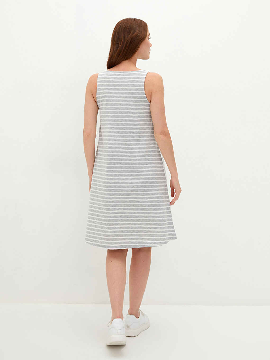 Robe Femme en Coton Rayée à Fines Bretelles avec Encolure en U-3