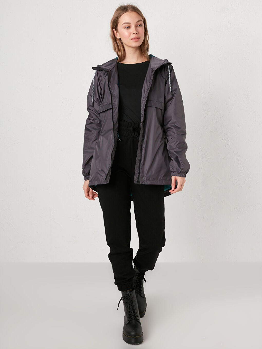 Gri Kapüşonlu Düz Uzun Kollu İnce Kadın Outdoor Yağmurluk-3