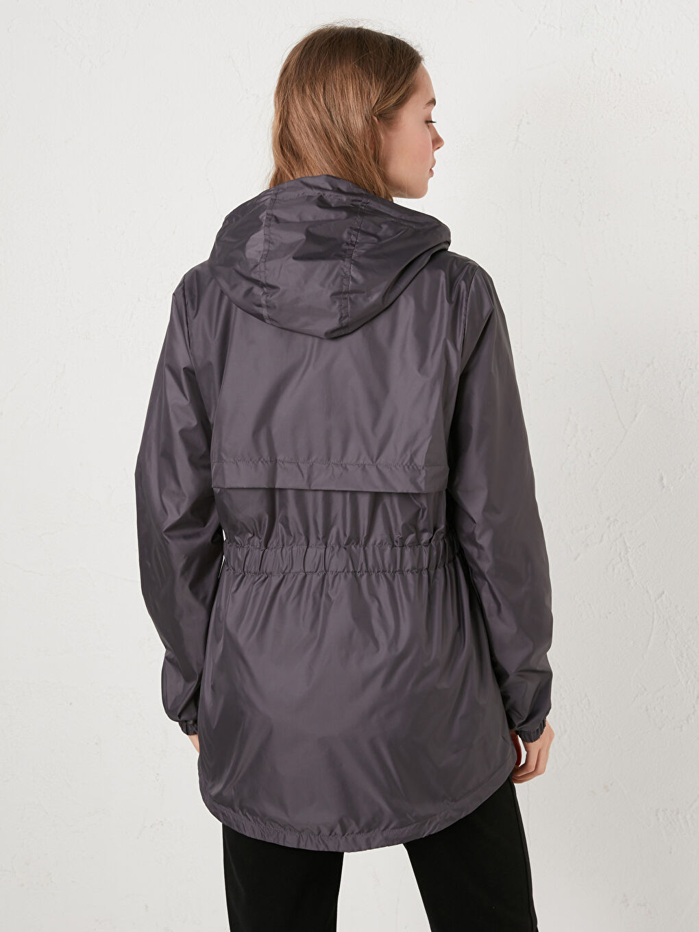 Gri Kapüşonlu Düz Uzun Kollu İnce Kadın Outdoor Yağmurluk-4