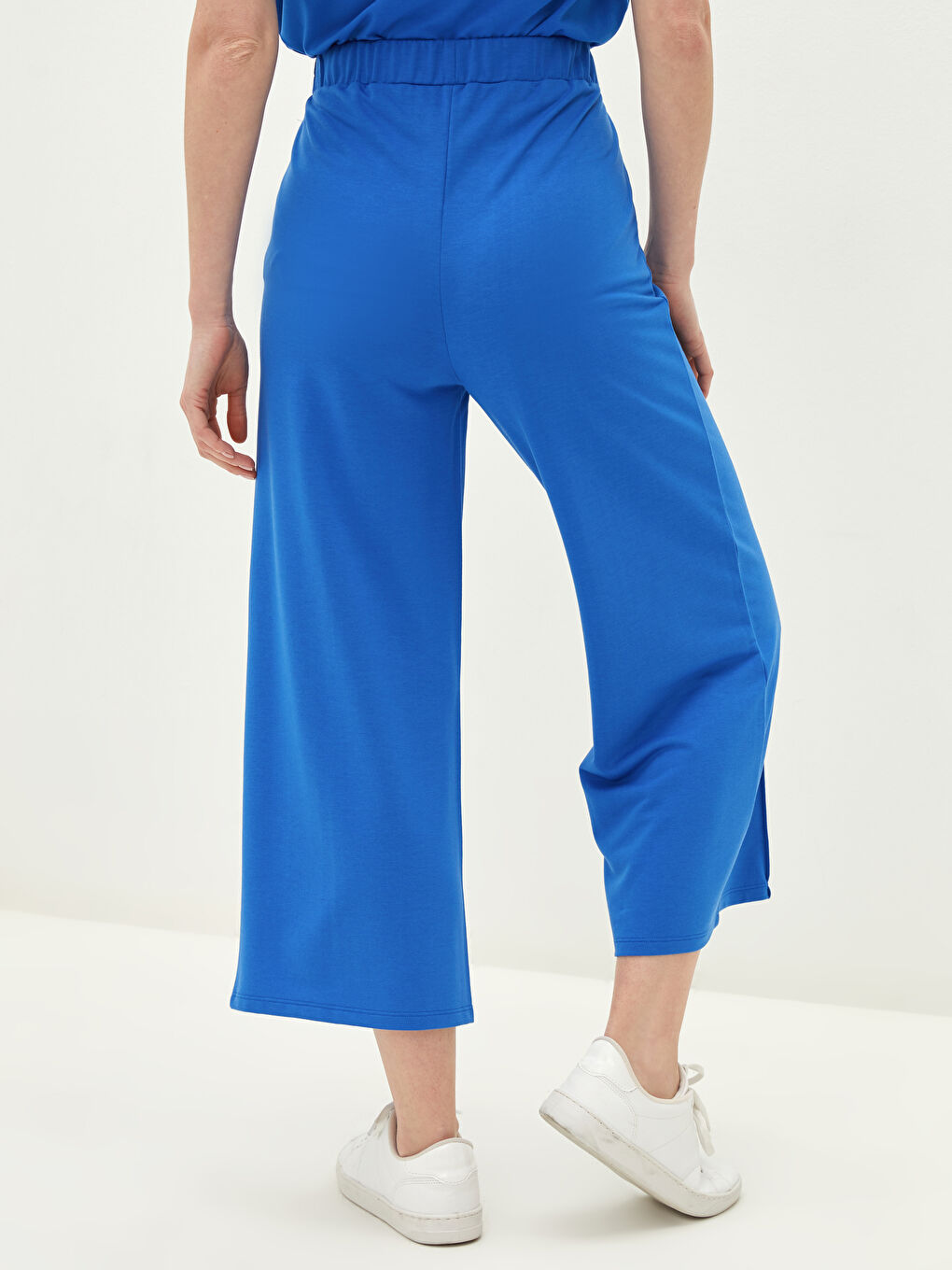 Woman BLUE Capri Trousers-3
