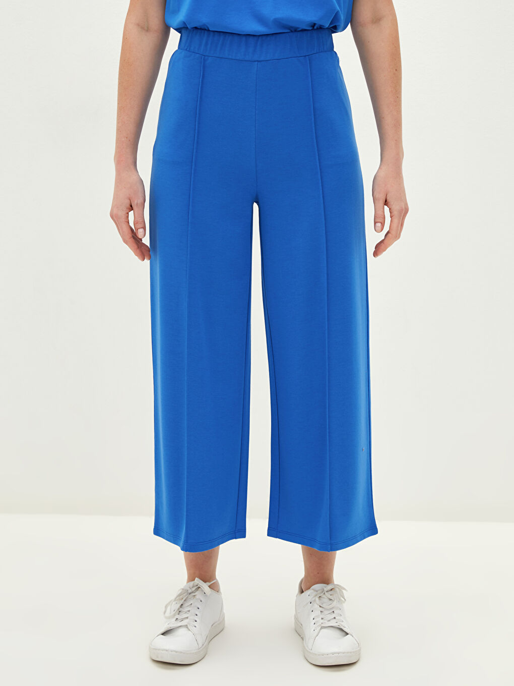 Woman BLUE Capri Trousers-2