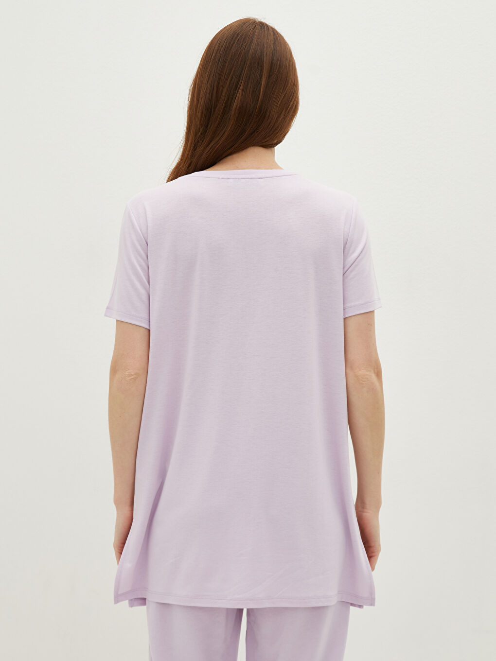 Женская футболка с V-образным вырезом и коротким рукавом-3