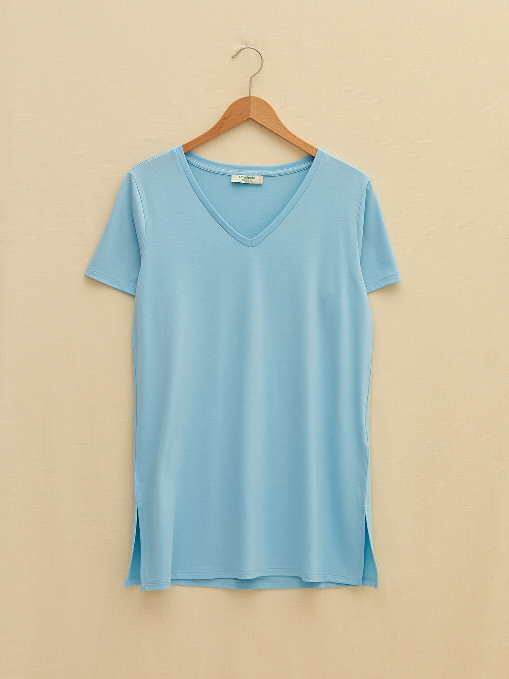 Mavi V Yaka Düz Kısa Kollu Kadın Tişört-5