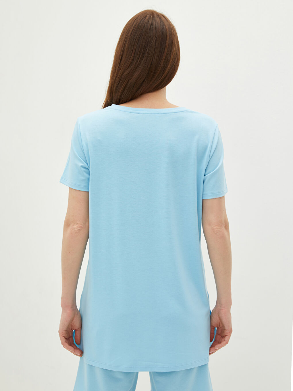 Mavi V Yaka Düz Kısa Kollu Kadın Tişört-3