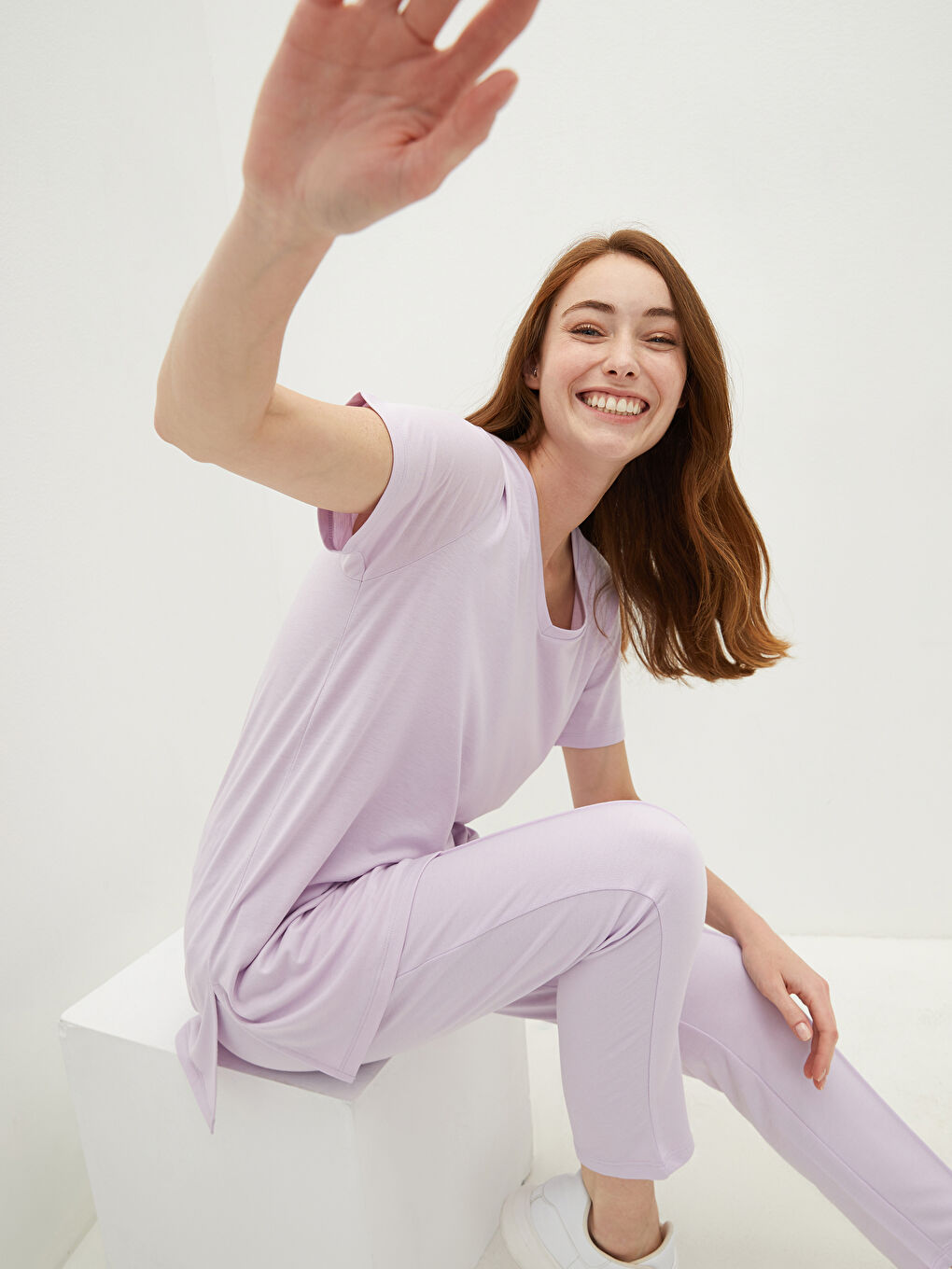 Женская футболка с V-образным вырезом и коротким рукавом-4