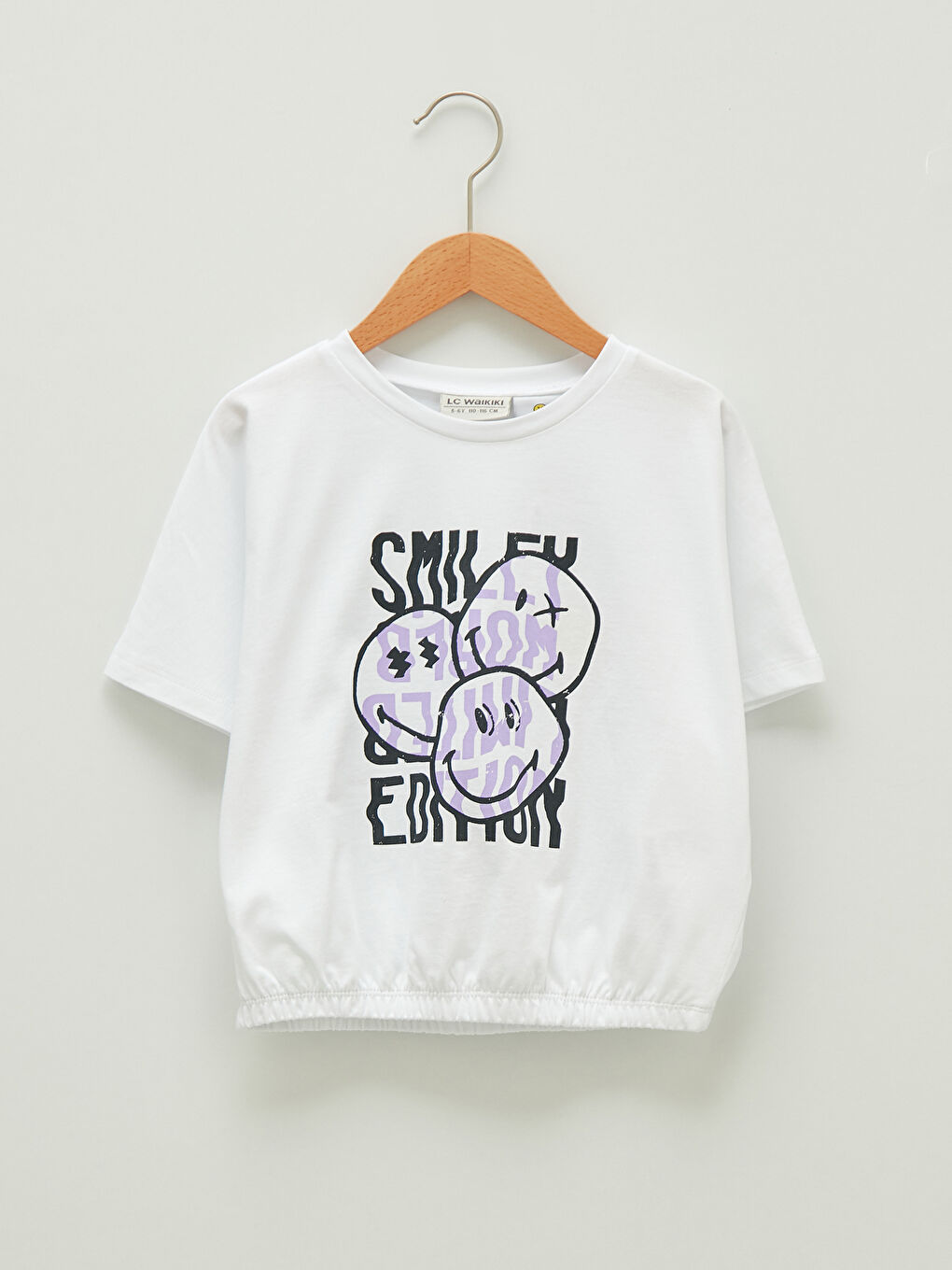 تيشيرت بنات كم قصير مطبوع سمايلي وورلد بياقة دائرية