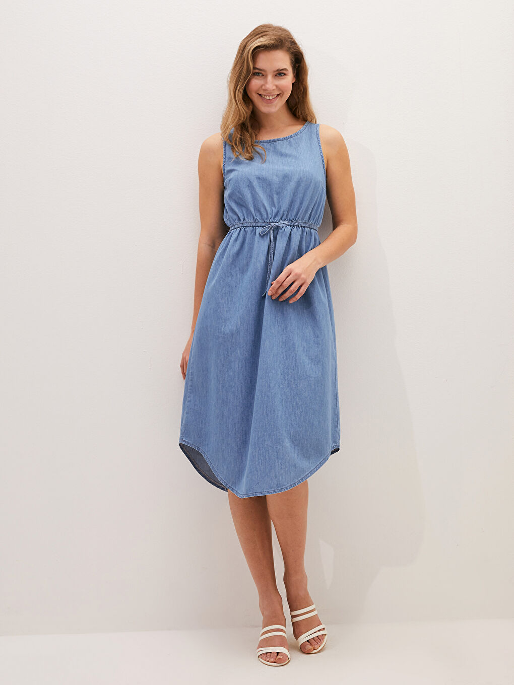 Bej Bisiklet Yaka Kolsuz Düz Beli Bağlama Detaylı Kadın Jean Elbise-1