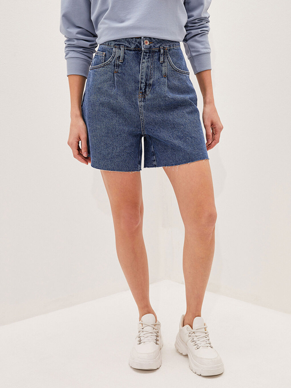 Women's High Waist Pocket Detailed Jean Shorts-2