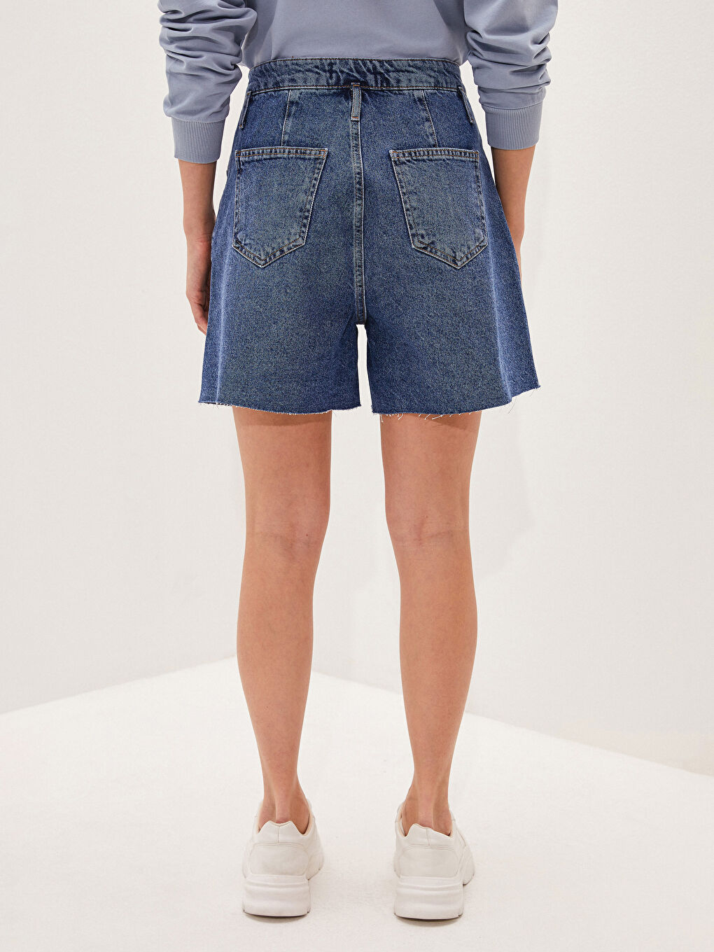 Women's High Waist Pocket Detailed Jean Shorts-3