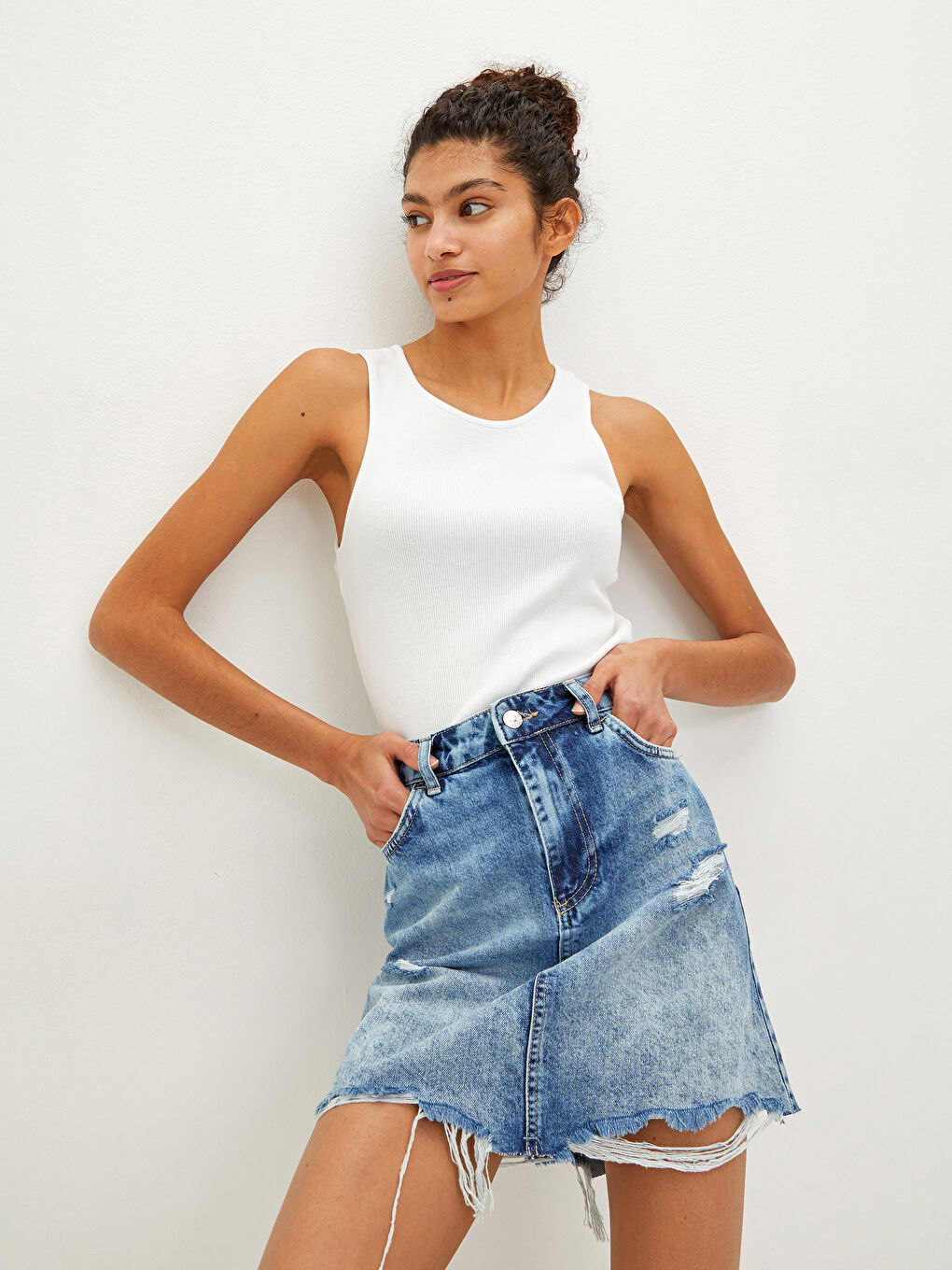 İndigo Standart Fit Cepli Yırtık Detaylı Kadın Rodeo Jean Etek