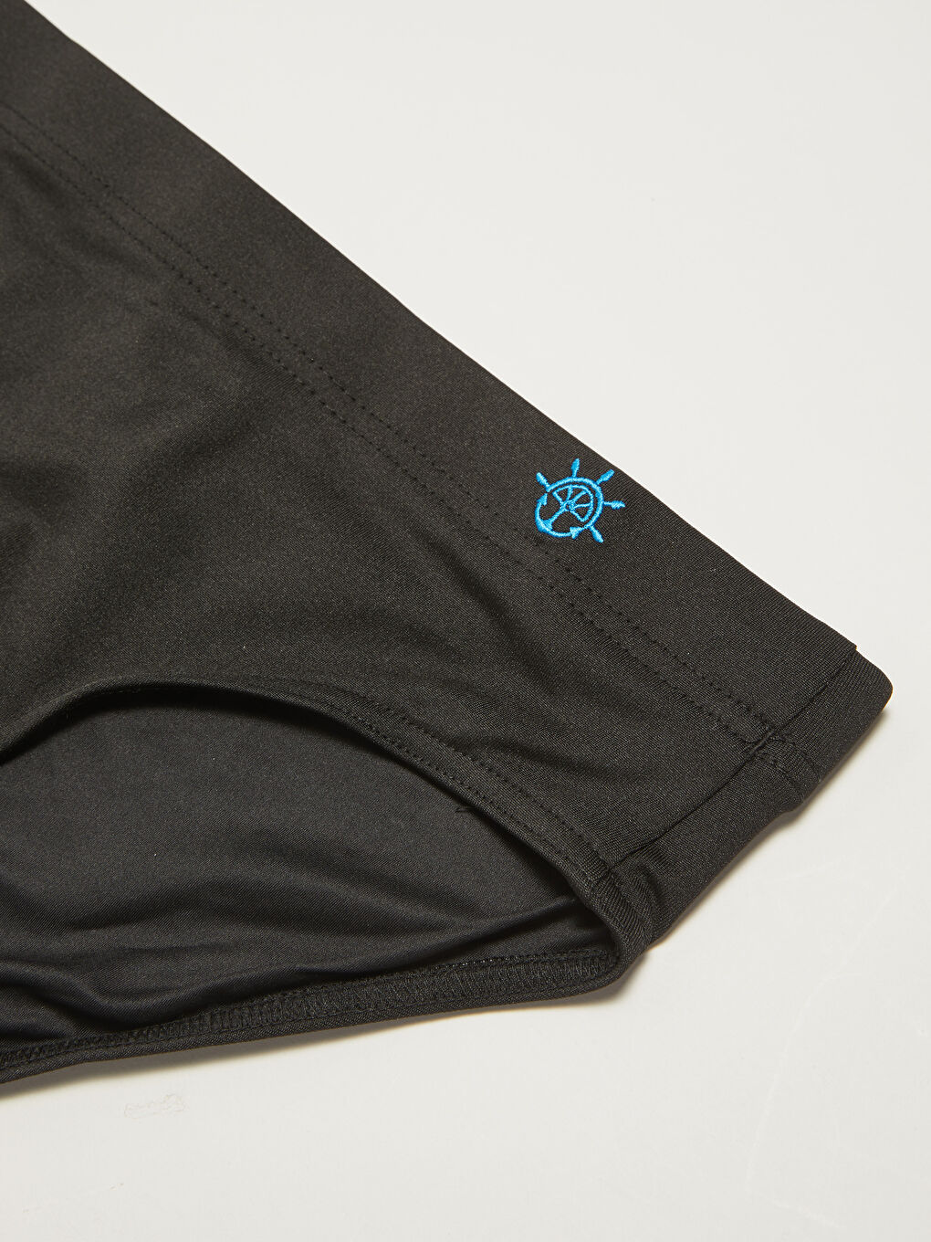 Siyah Kısa Boy Esnek Kumaştan Erkek Slip Mayo-2