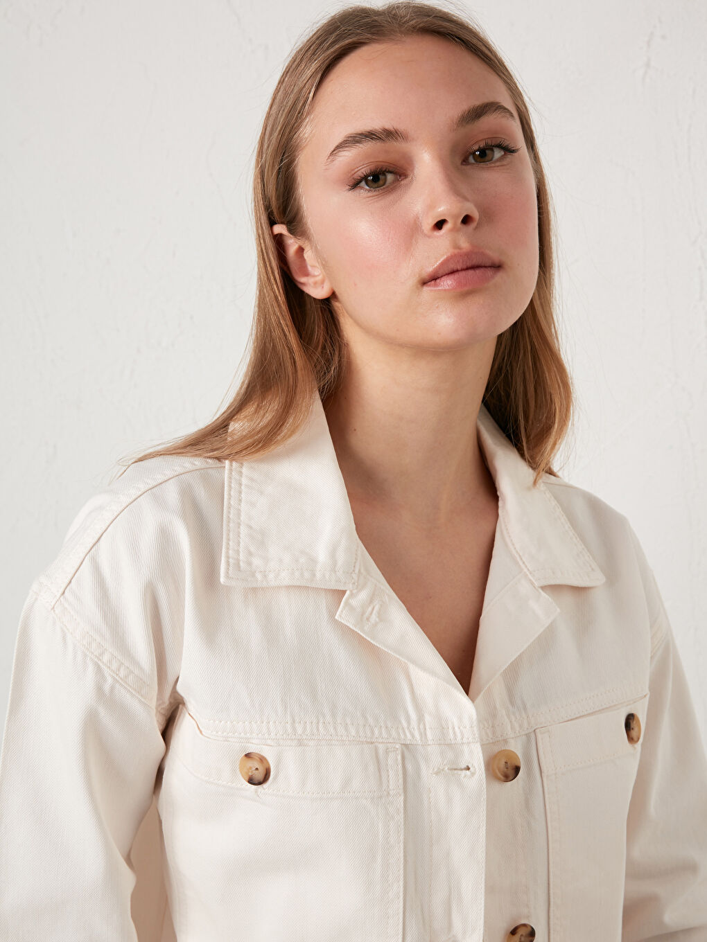 Ekru Gömlek Yaka Cep Detaylı Uzun Kollu Kadın Jean Ceket-2