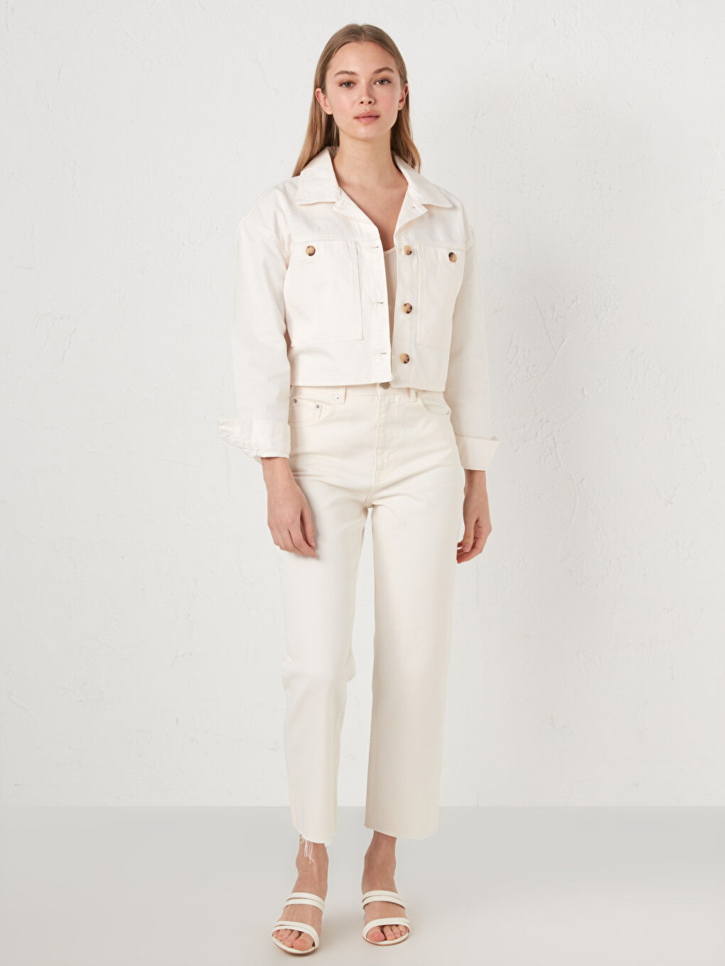 Ekru Gömlek Yaka Cep Detaylı Uzun Kollu Kadın Jean Ceket-3