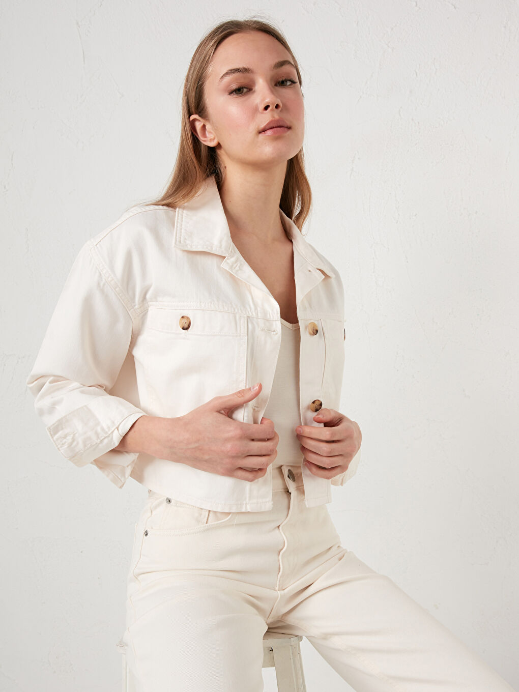 Ekru Gömlek Yaka Cep Detaylı Uzun Kollu Kadın Jean Ceket-6