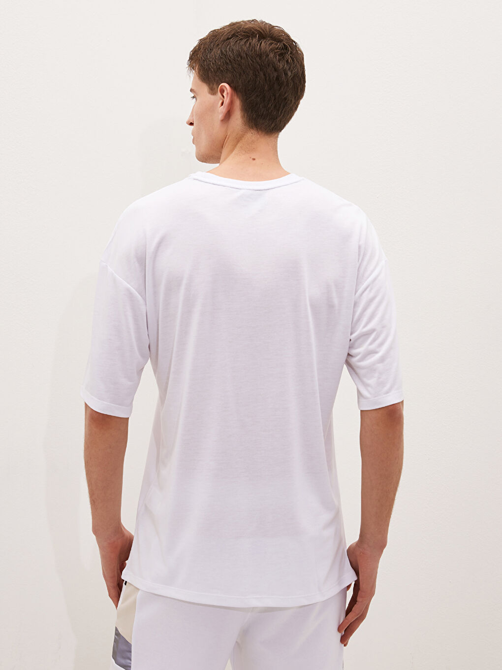 تيشيرت رياضي نشط كم قصير بياقة دائرية للرجال-4