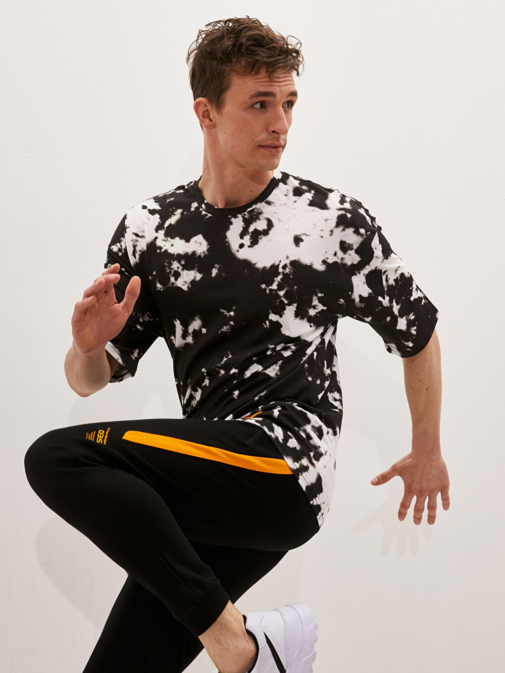 Siyah Bisiklet Yaka Kısa Kollu Aktif Spor Erkek Tişört-2