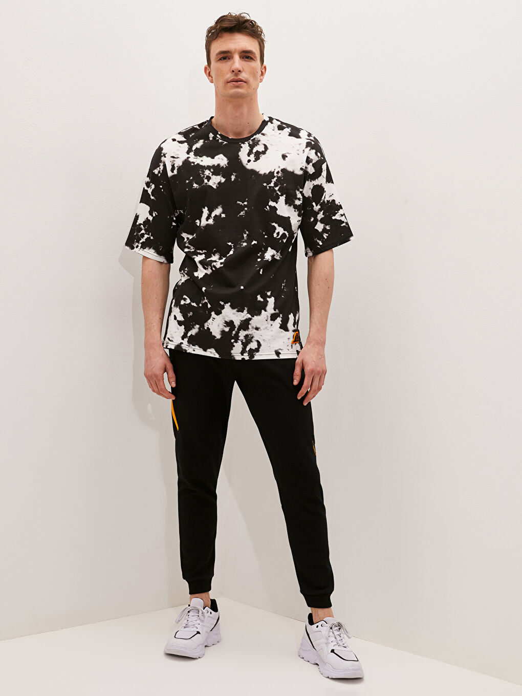 Siyah Bisiklet Yaka Kısa Kollu Aktif Spor Erkek Tişört-3