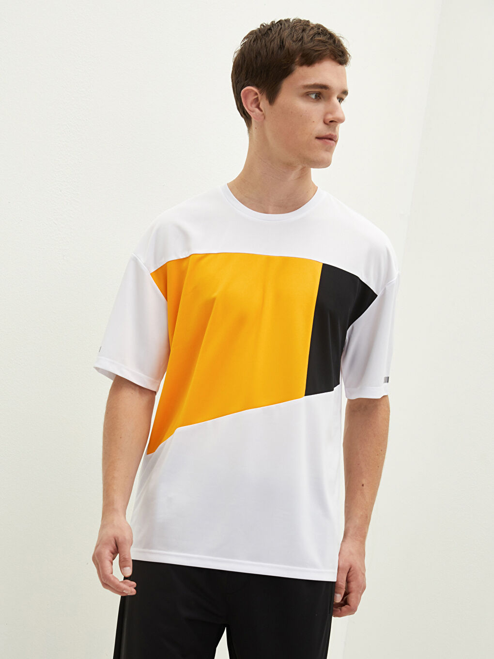 Beyaz Bisiklet Yaka Kısa Kollu Erkek Aktif Spor Tişört-1